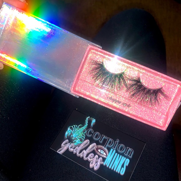 Mink strip lashes - Picture 3 of 3